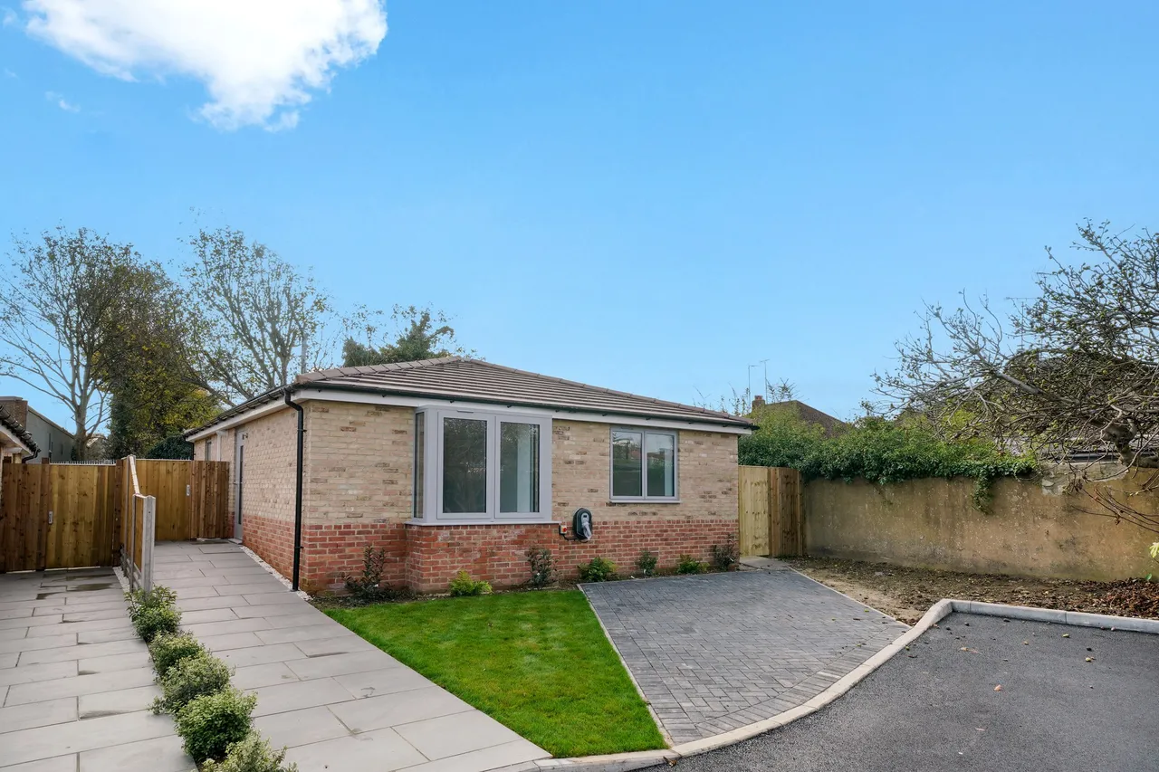 2 bed house to rent — Eshan drive, Orpington, Kent, BR5 3AE