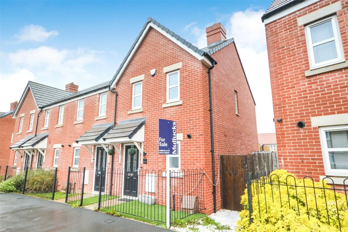 2 bed house for sale, with 2 bedrooms in Bishop's Stortford, CM23