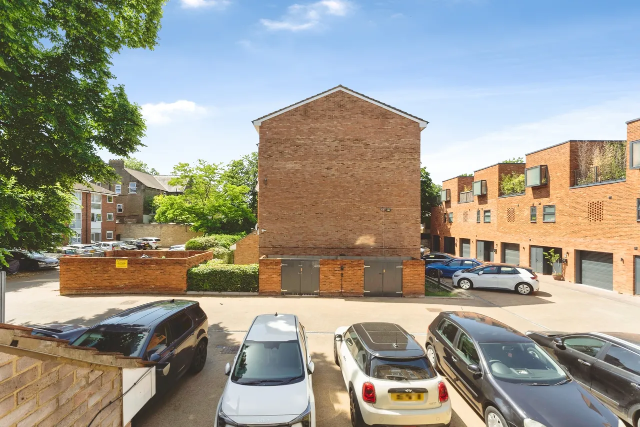 Radlett Close, London, E7, photo 18
