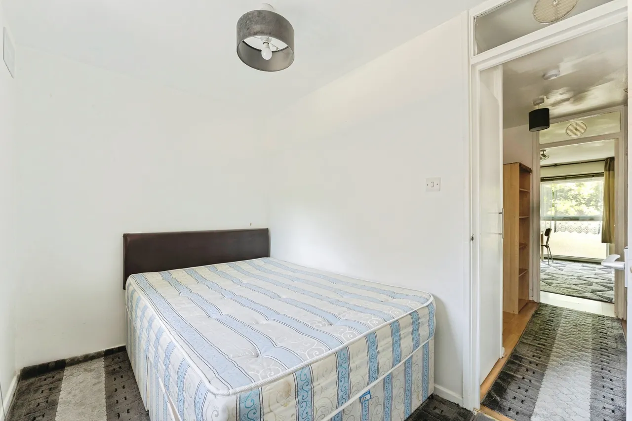 Radlett Close, London, E7, photo 8
