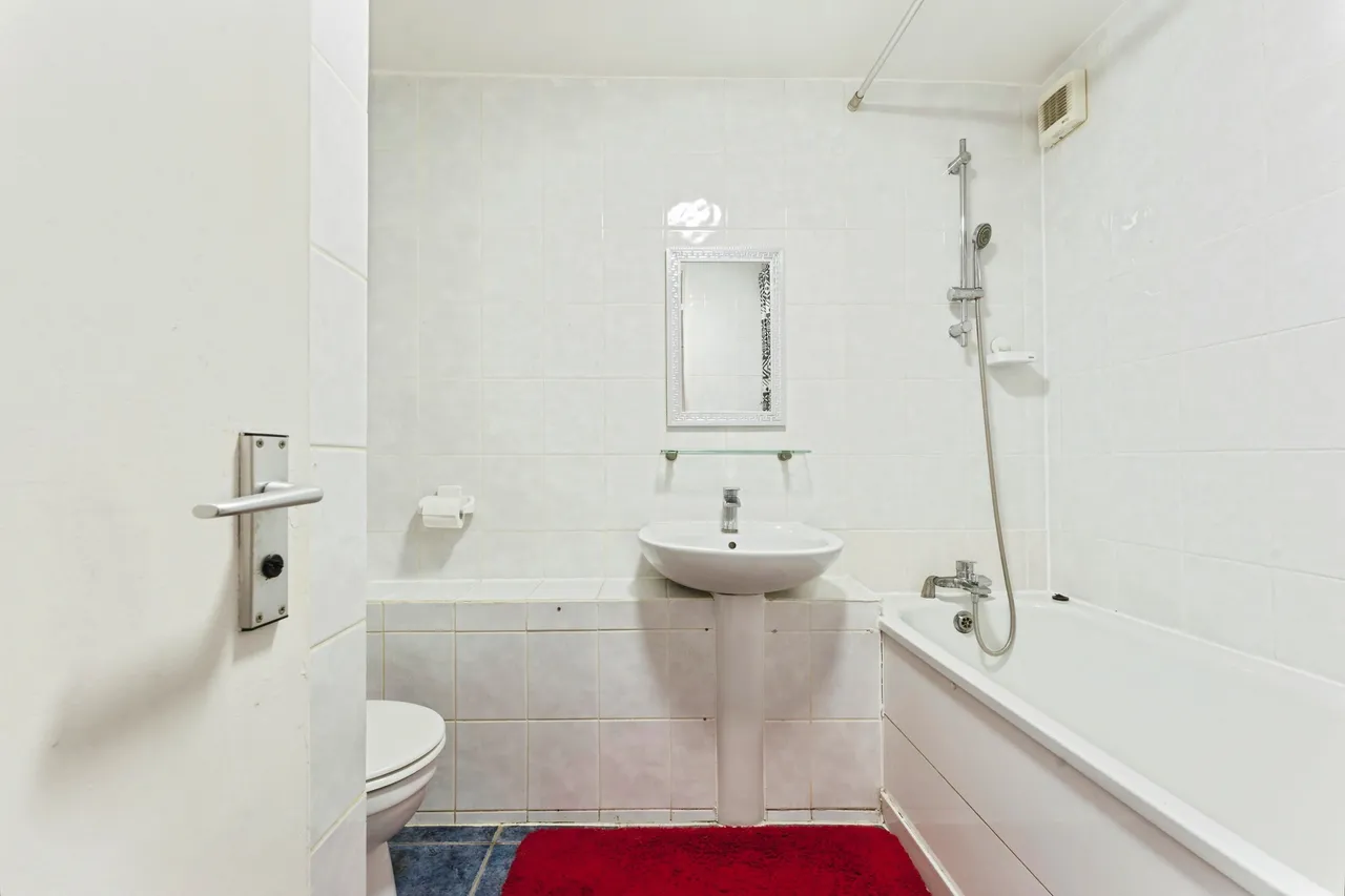 Radlett Close, London, E7, photo 11