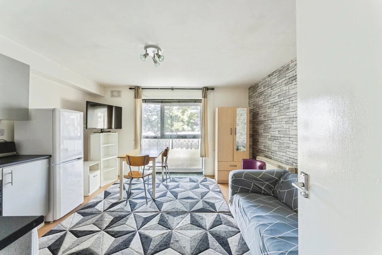 Radlett Close, London, E7, photo 15