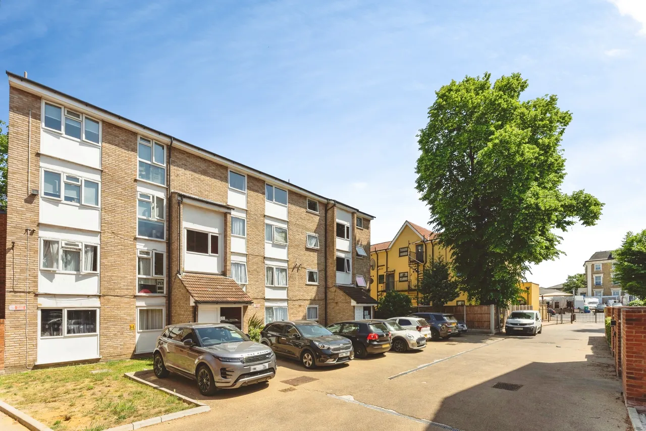 Radlett Close, London, E7, photo 19