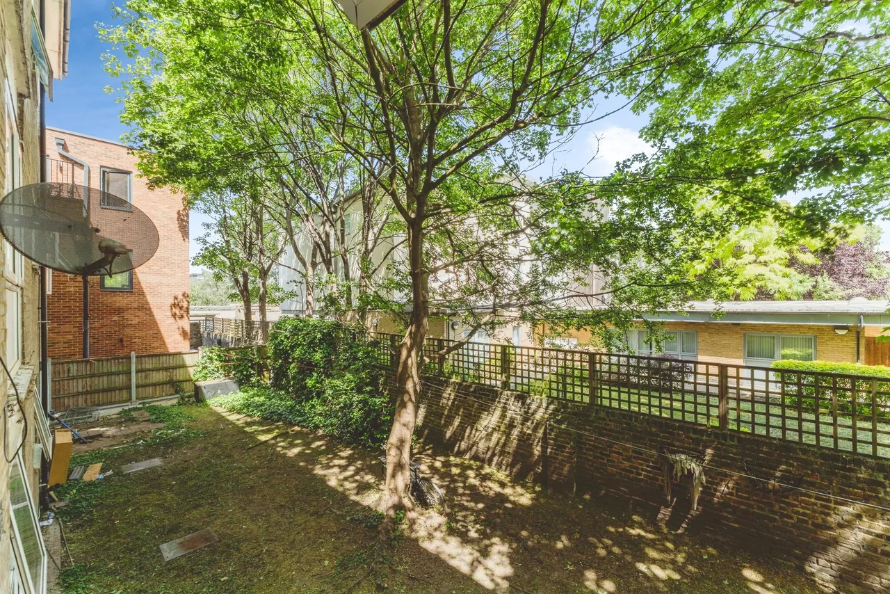 Radlett Close, London, E7, photo 17