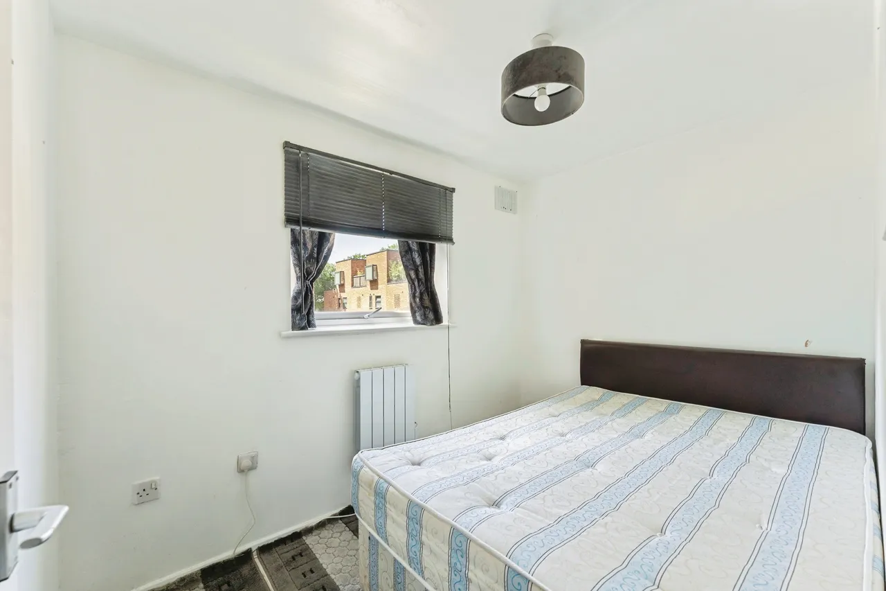 Radlett Close, London, E7, photo 9