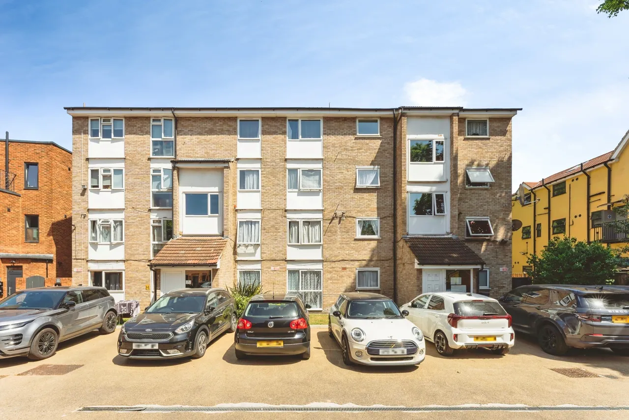 Radlett Close, London, E7, photo 20