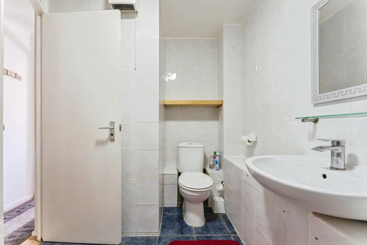 Radlett Close, London, E7, photo 10