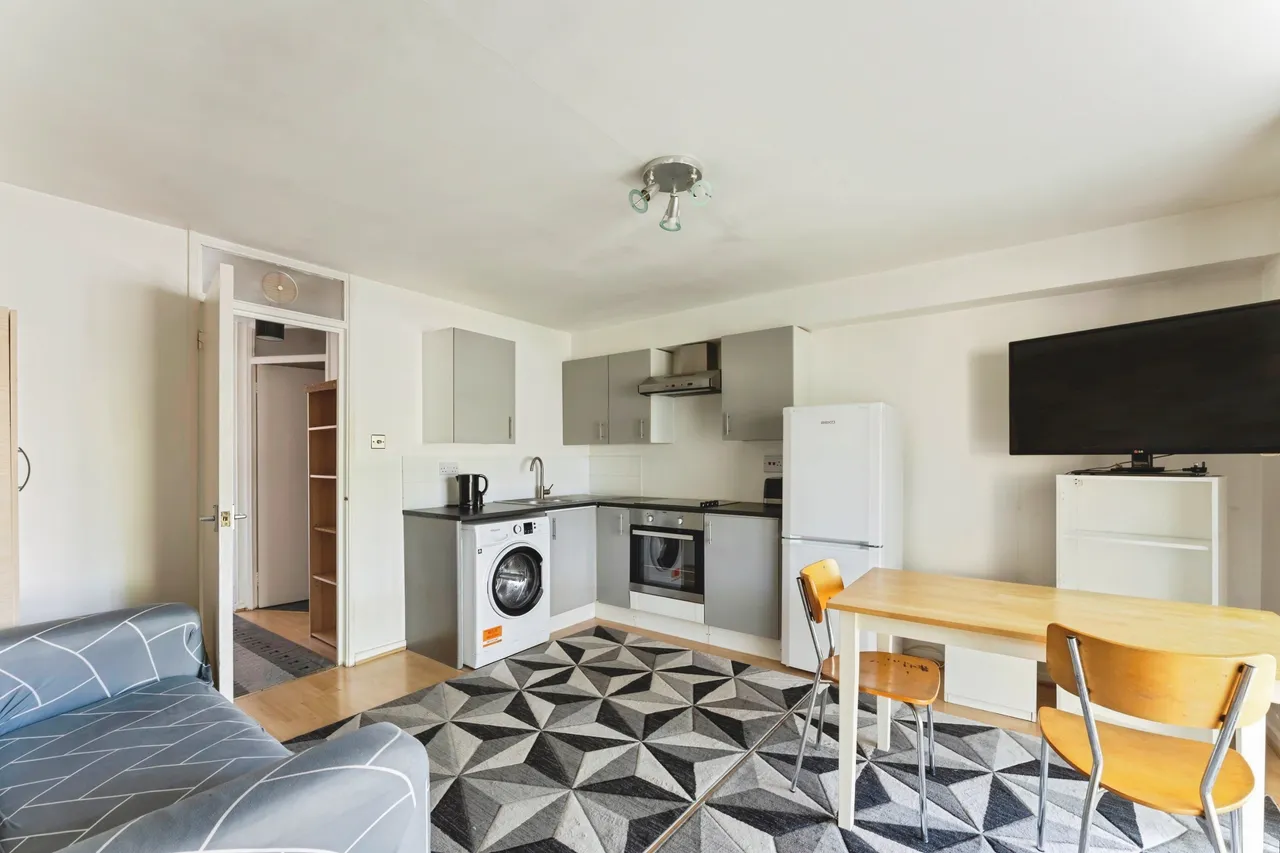 Radlett Close, London, E7, photo 14