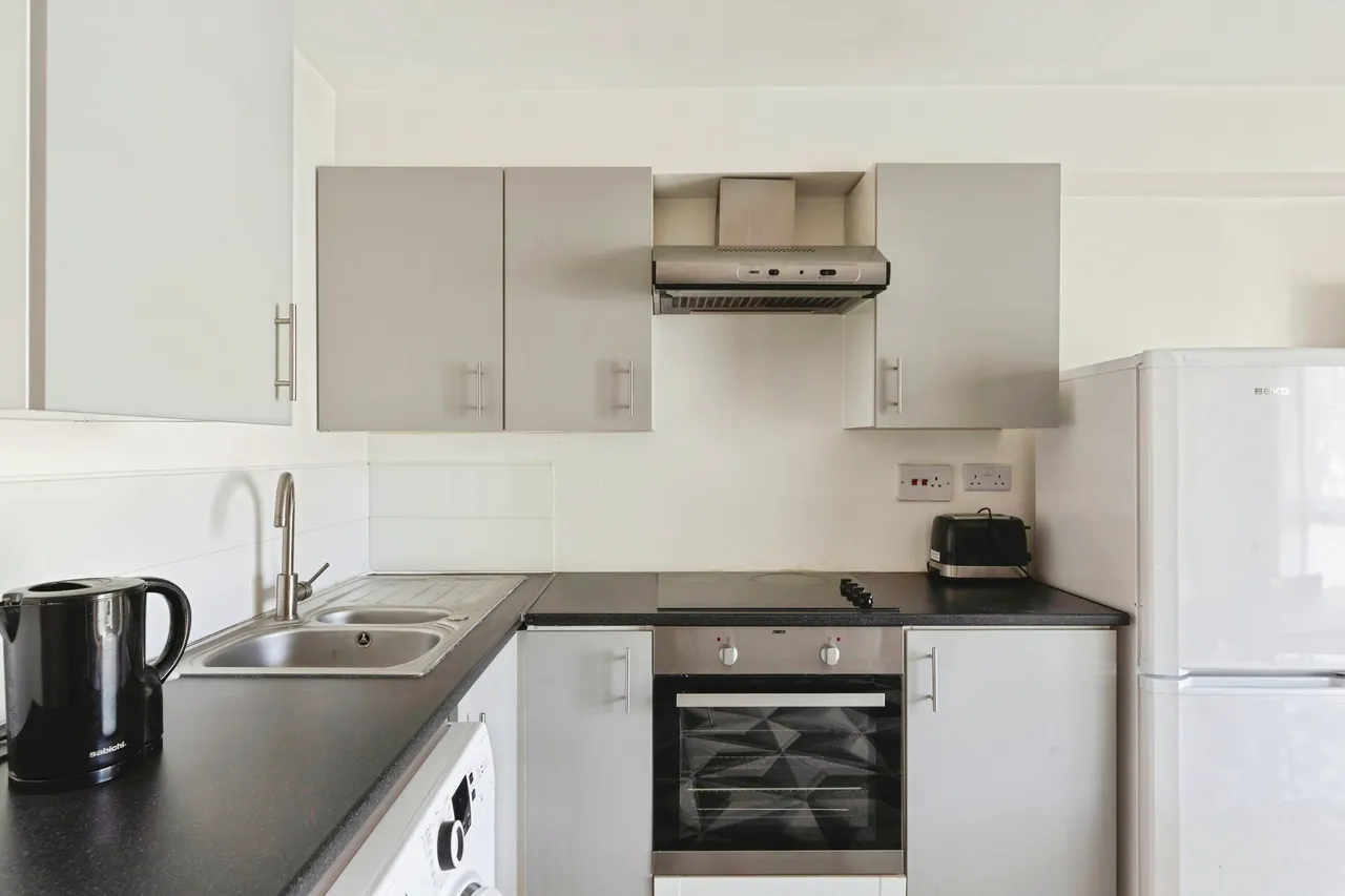 Radlett Close, London, E7, photo 4