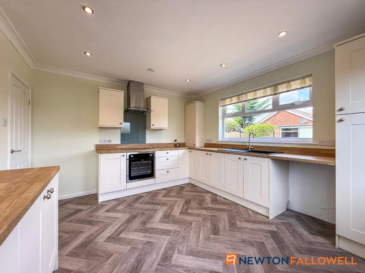 Russell Avenue, Balderton, NG24, photo 2