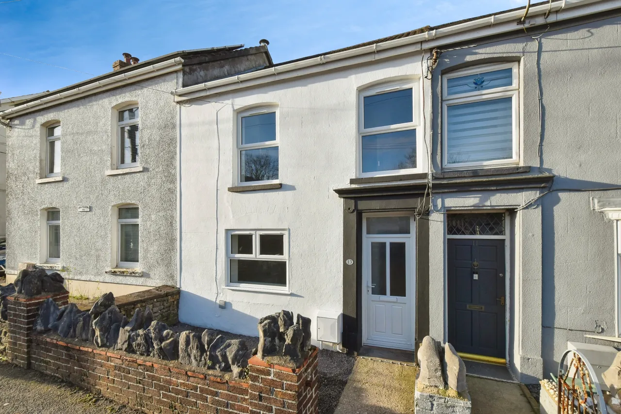 4 bed house for sale — Heol Y Gors, Ammanford