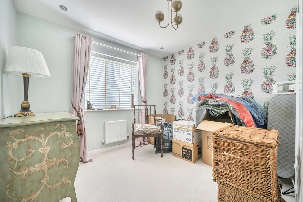 Honor Avenue, Burghfield Common, RG7, photo 16