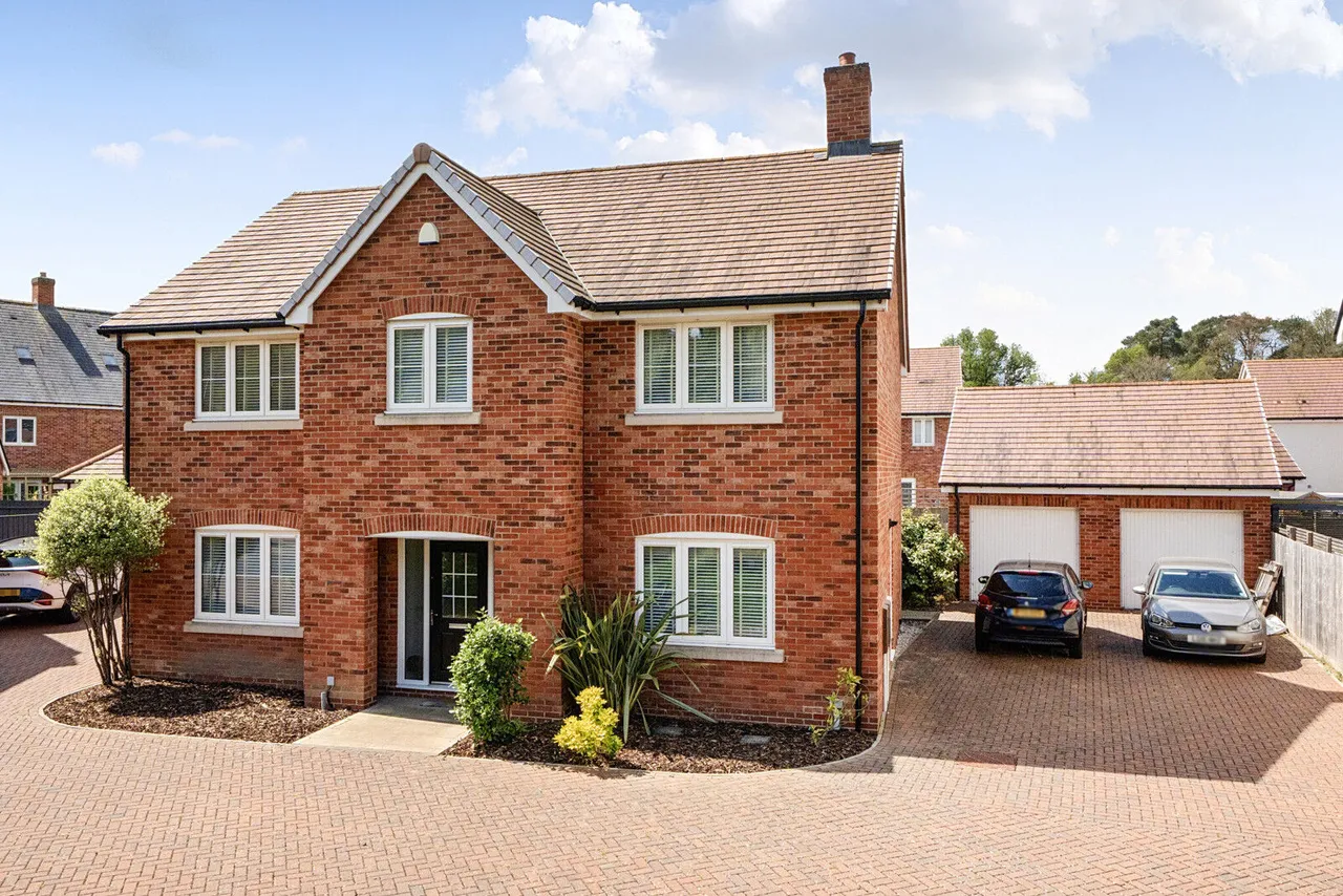 Honor Avenue, Burghfield Common, RG7, photo 22