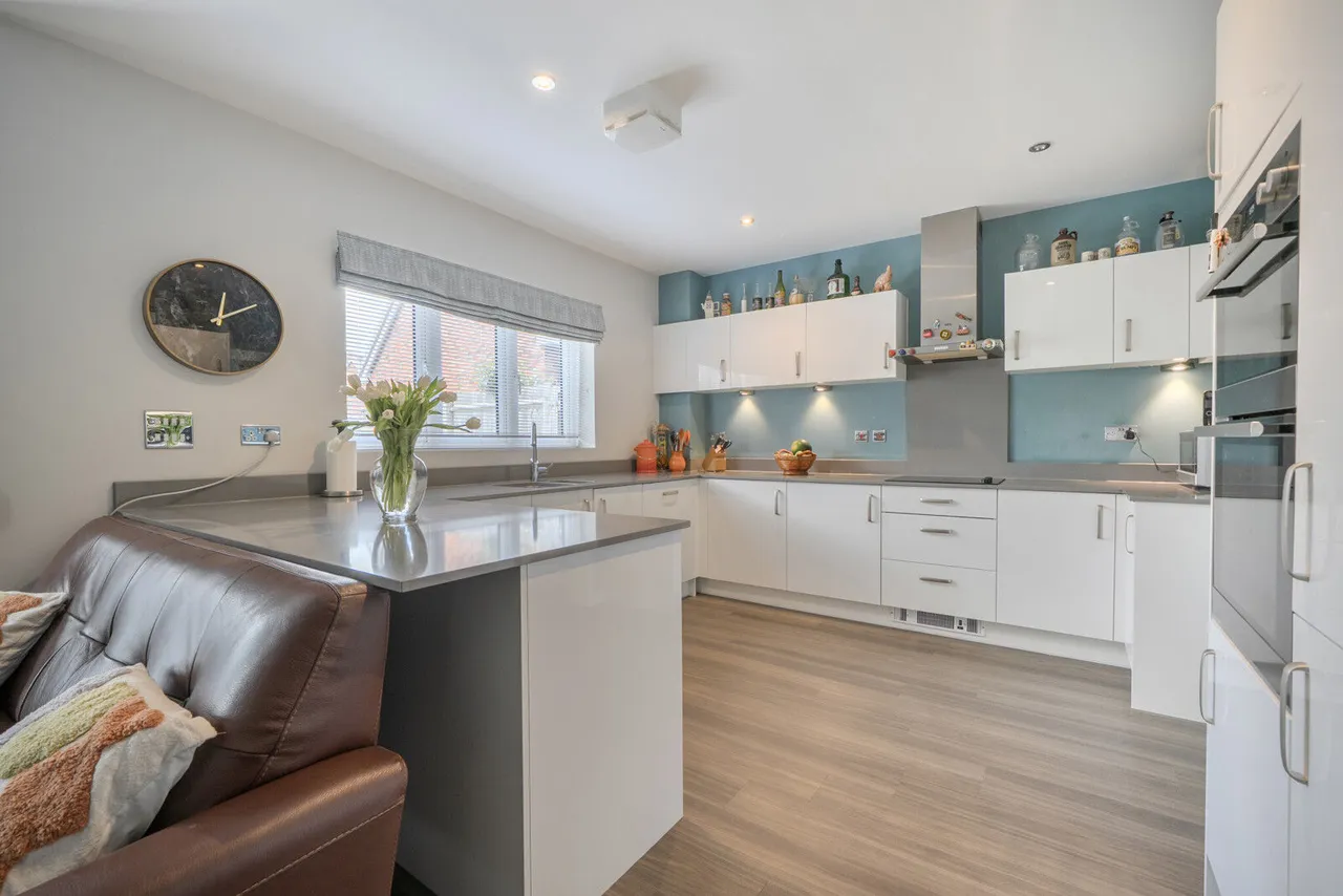 Honor Avenue, Burghfield Common, RG7, photo 5