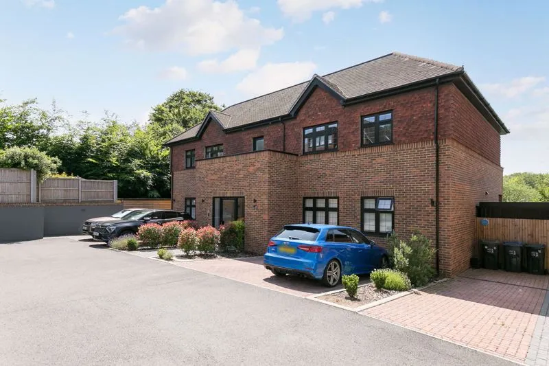 Coulsdon Court Road, Coulsdon CR5 2FP, photo 4