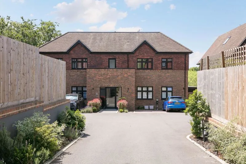 Coulsdon Court Road, Coulsdon CR5 2FP, photo 15