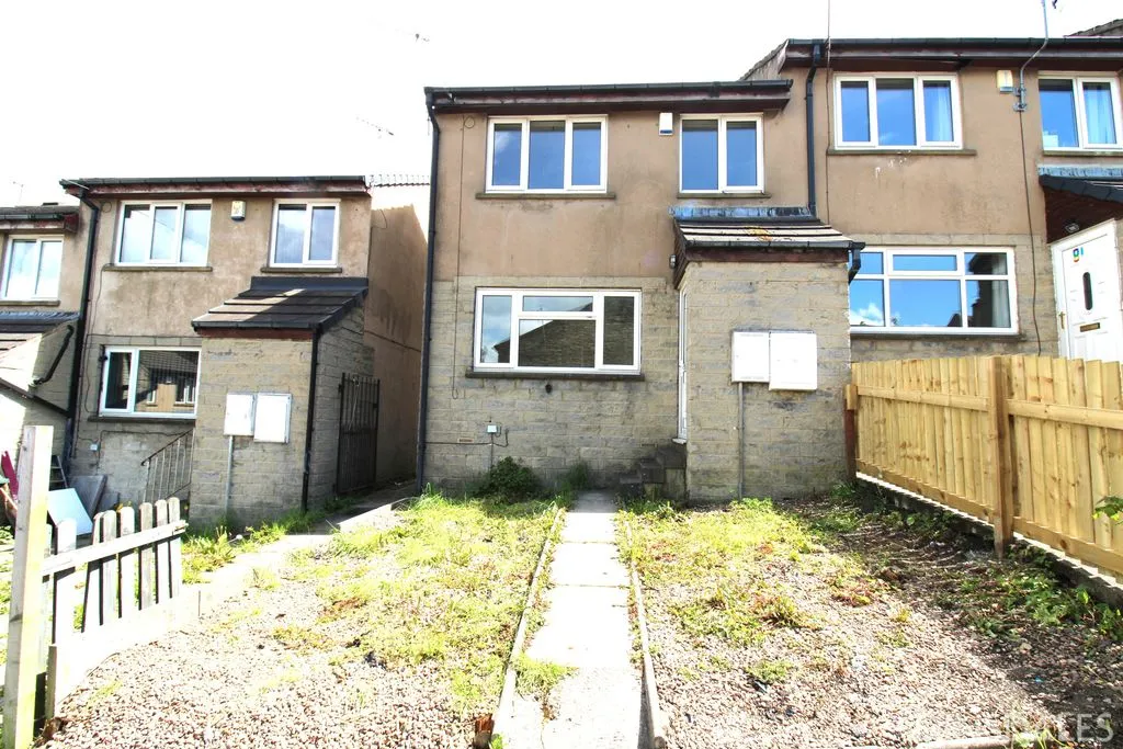 2 bed property for sale — Daisy Street, Bradford BD7 3PH