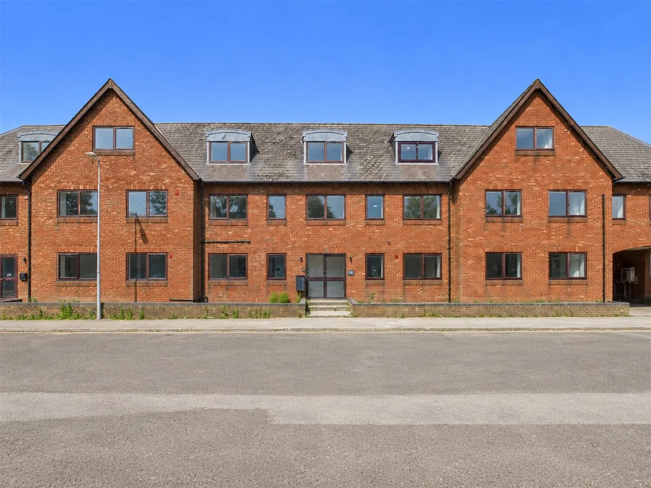 Greenham Road, Newbury, Berkshire, RG14, photo 4