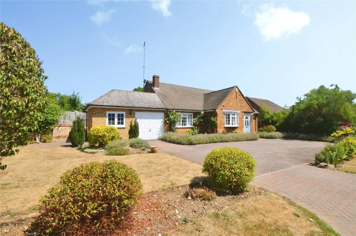 2 bed house for sale, Bungalow Under Offer with 2 bedrooms in Stansted, CM24