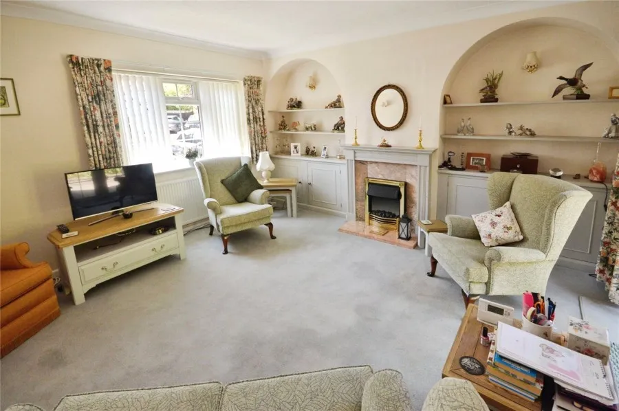 Bungalow Under Offer with 2 bedrooms in Stansted, CM24, photo 2