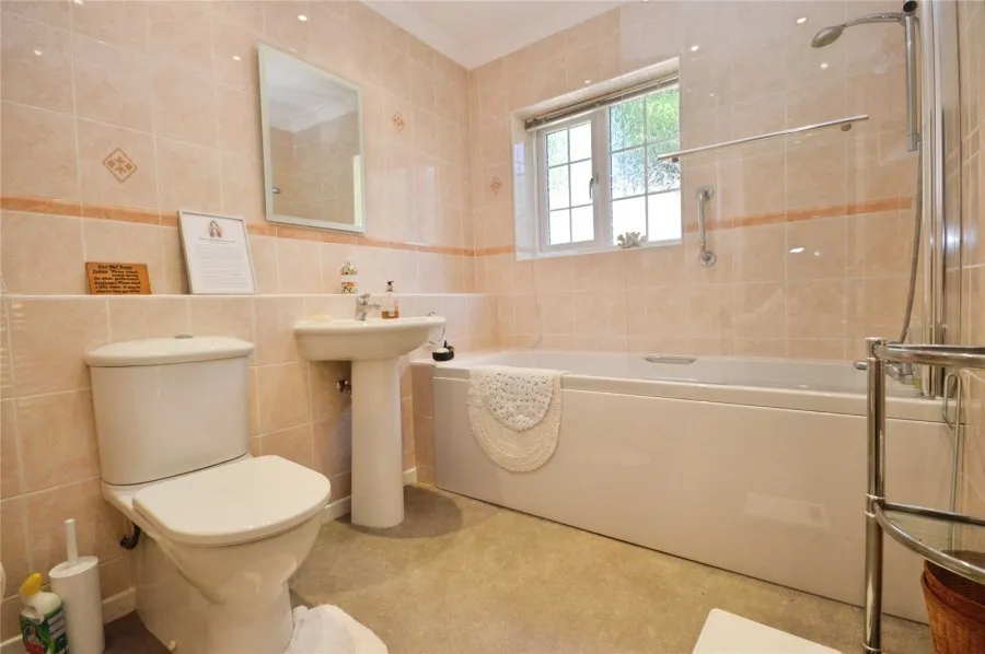 Bungalow Under Offer with 2 bedrooms in Stansted, CM24, photo 9