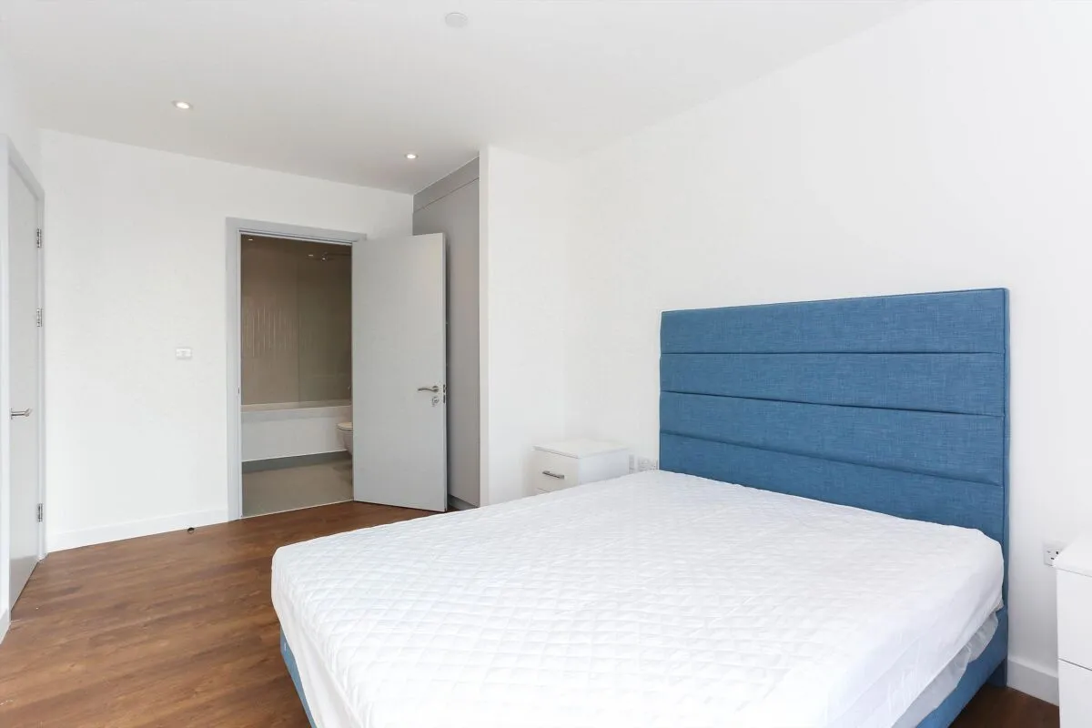 Wales Farm Road, London, W3, photo 11