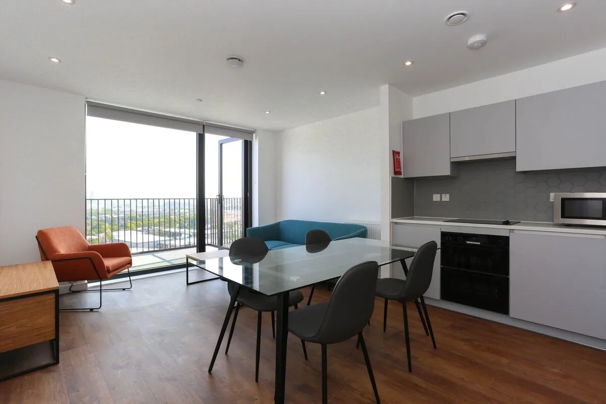Wales Farm Road, London, W3, photo 3