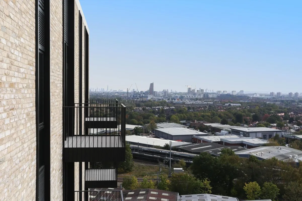 Wales Farm Road, London, W3, photo 12