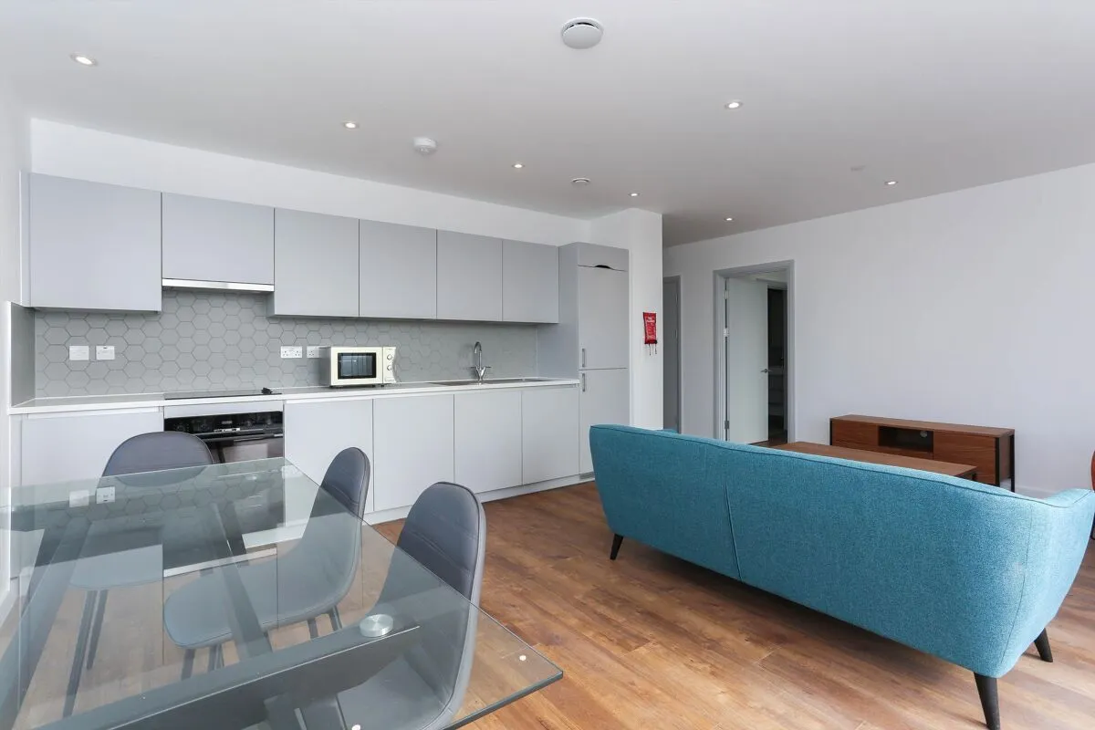 Wales Farm Road, London, W3, photo 4