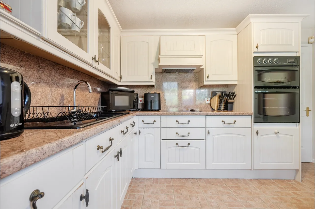 Rochford Court, Shirley, B90, photo 5