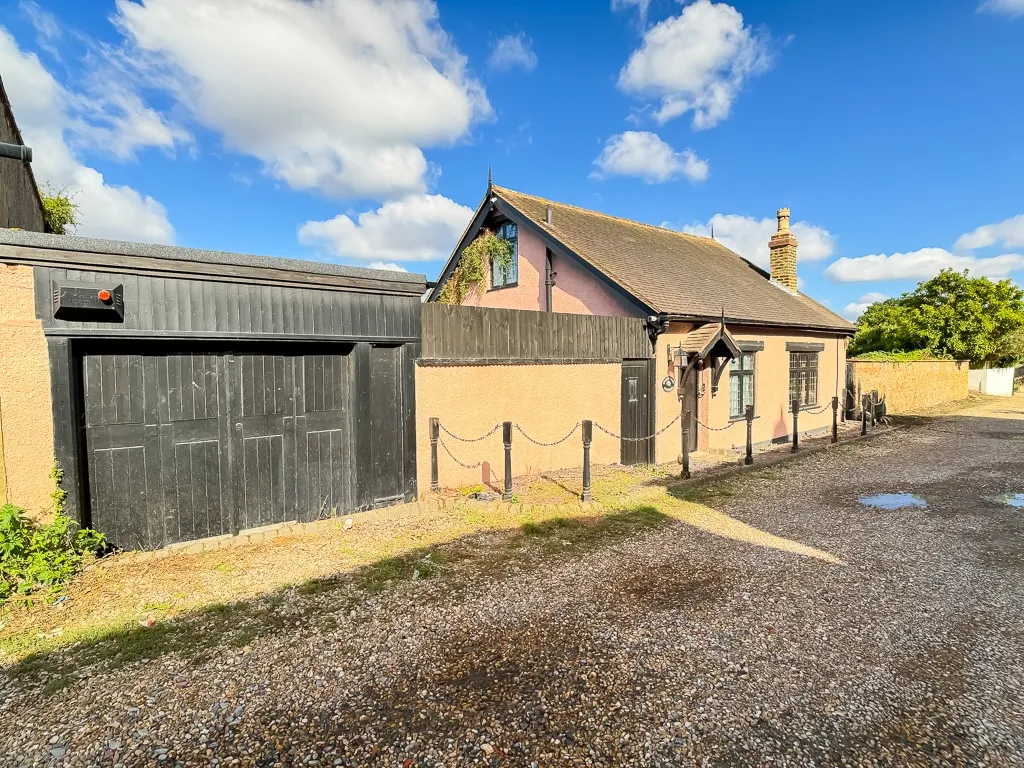 2 bed house for sale — Occupation Lane, Shooters Hill, London, SE18 3JH