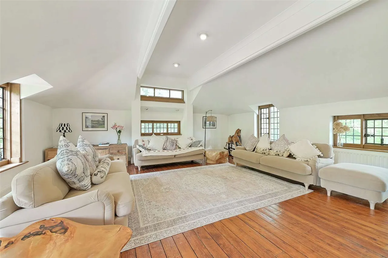 Ridgemead Road, Englefield Green, Surrey, TW20 0YD, photo 4