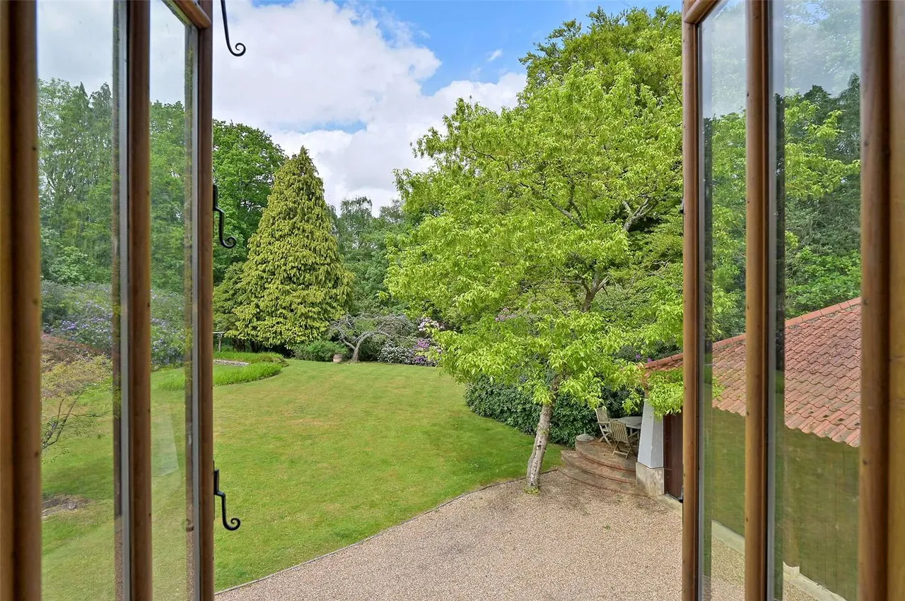 Ridgemead Road, Englefield Green, Surrey, TW20 0YD, photo 9