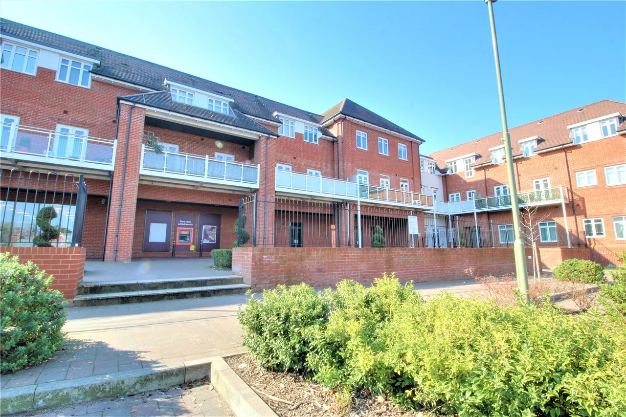 Jubilee Drive, Church Crookham, Fleet, GU52 8AY, photo 8