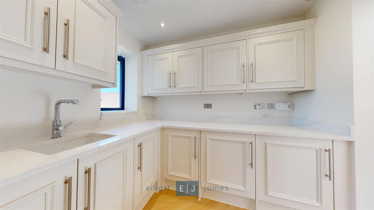 Mott Street, High Beech, IG10, photo 9