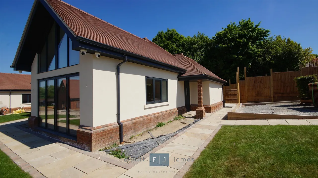 Mott Street, High Beech, IG10, photo 2