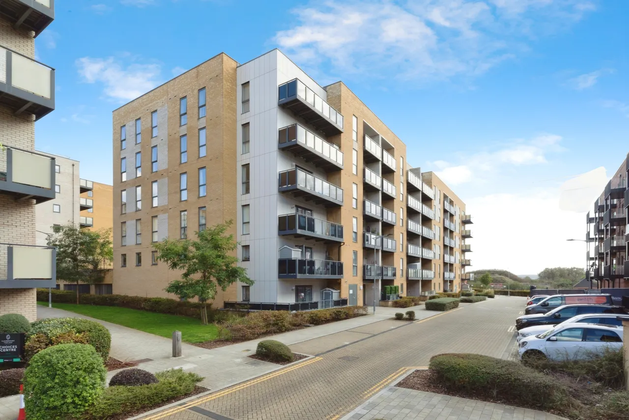 2 bed flat for sale, Sackett Road, Barking, IG11