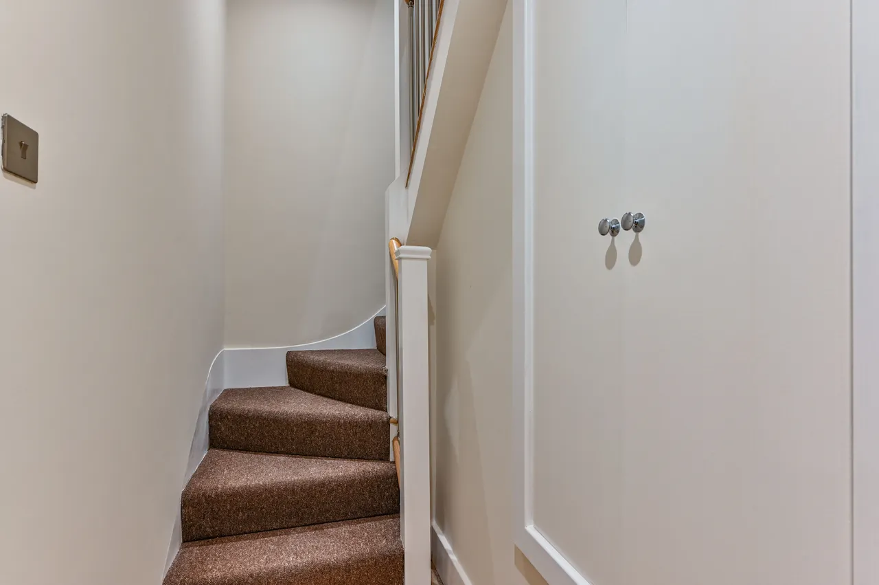 Flat B, 31 Evering Road, London, photo 10