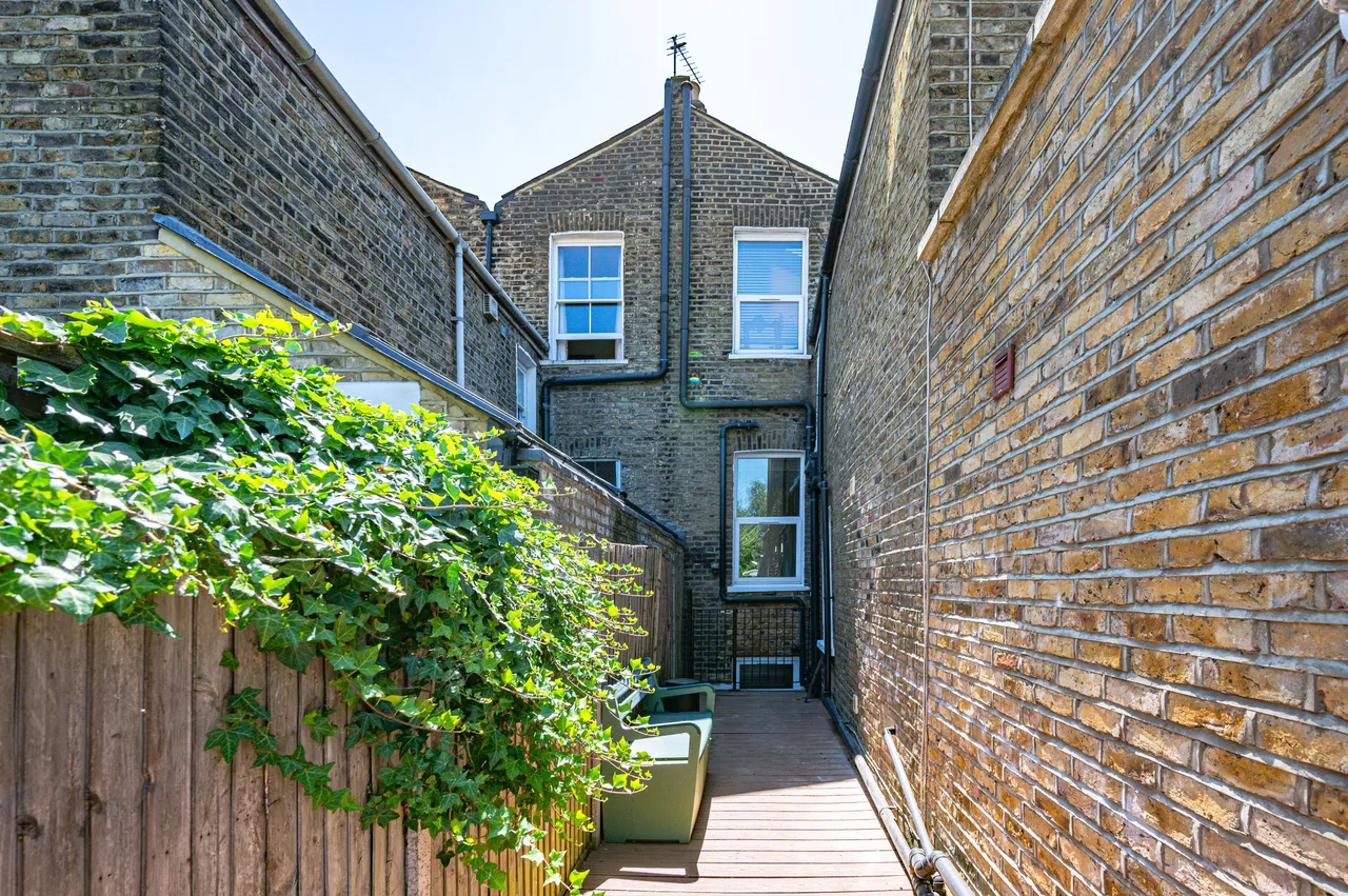 Flat B, 31 Evering Road, London, photo 12