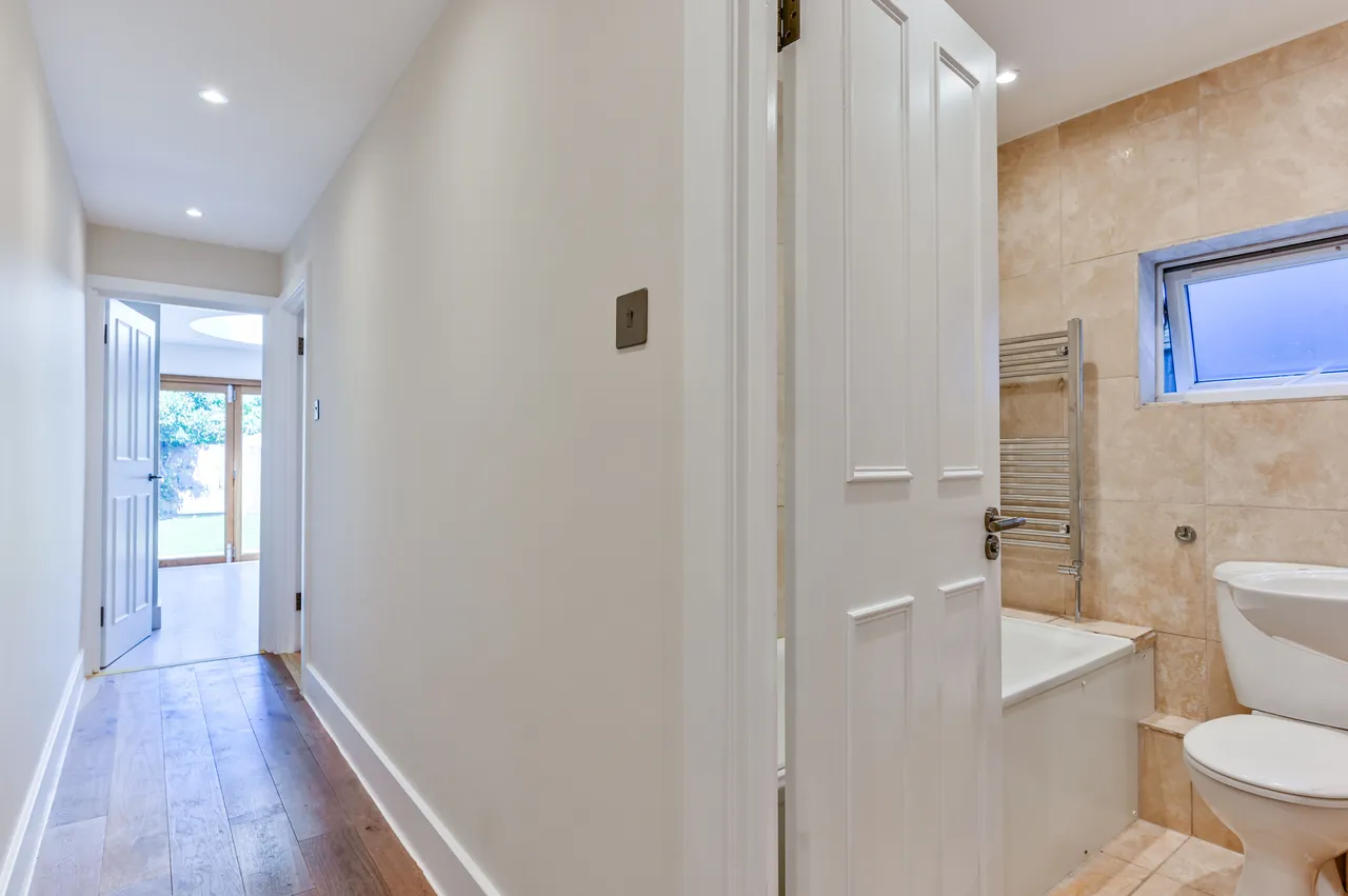 Flat B, 31 Evering Road, London, photo 5