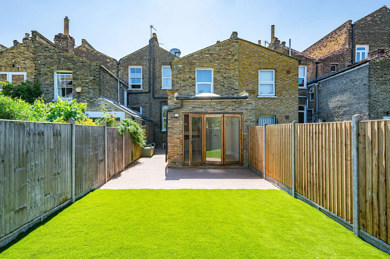 3 bed flat for sale — Flat B, 31 Evering Road, London