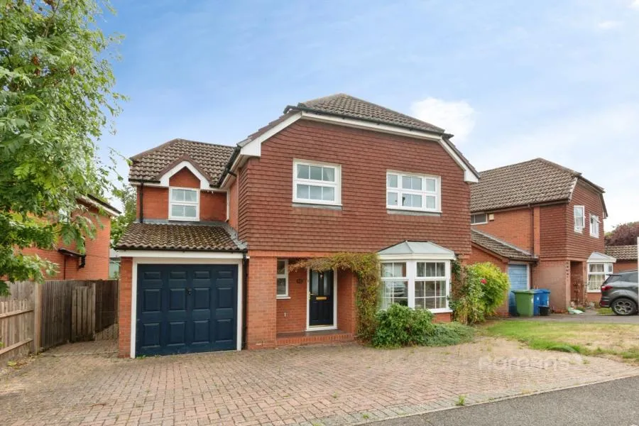 4 bed house to rent, Constable Way, College Town, GU47