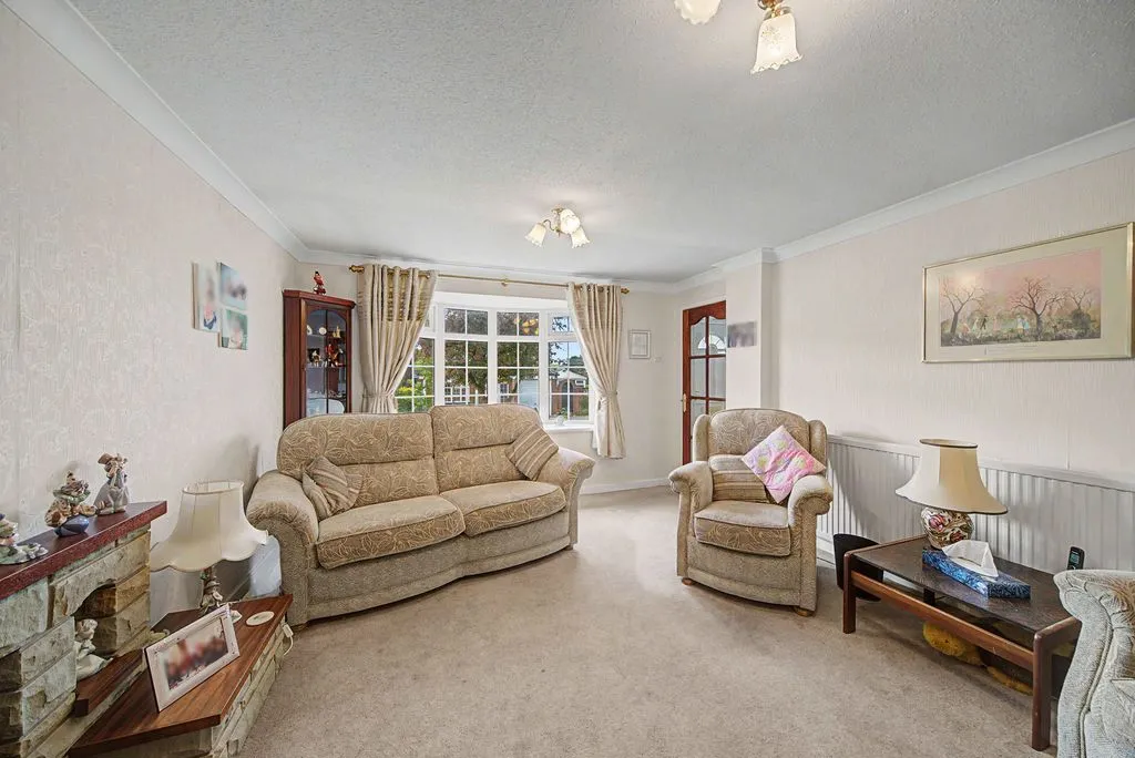 Brentwood Close Smithy Bridge, Littleborough OL15 0ND, photo 6