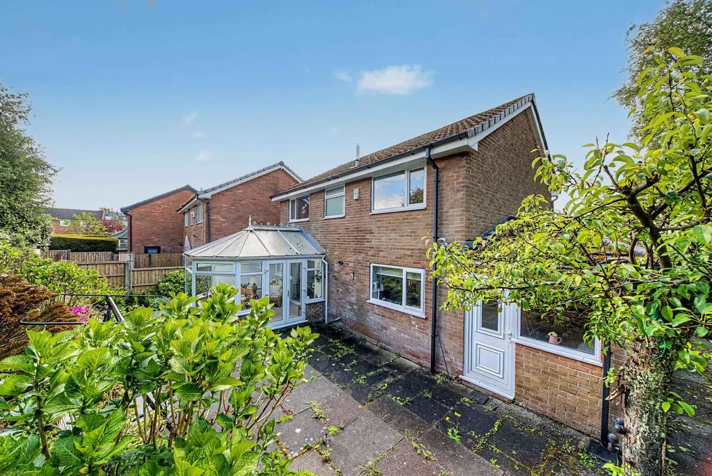Brentwood Close Smithy Bridge, Littleborough OL15 0ND, photo 25