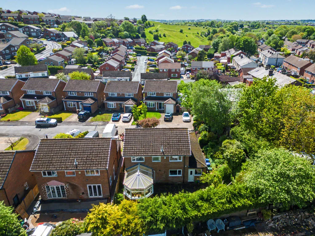 Brentwood Close Smithy Bridge, Littleborough OL15 0ND, photo 27