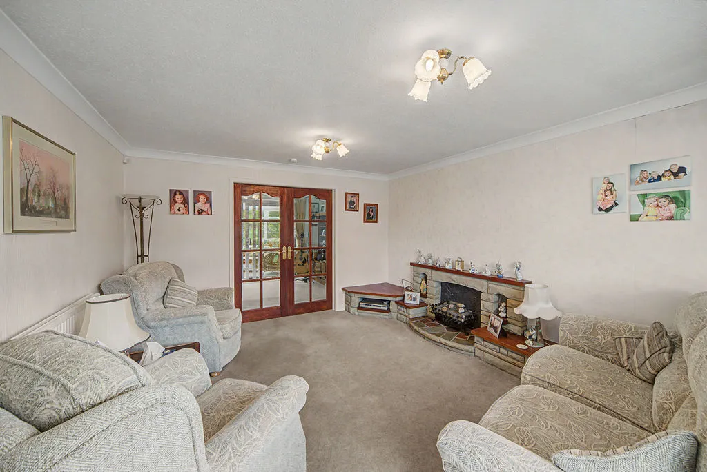 Brentwood Close Smithy Bridge, Littleborough OL15 0ND, photo 2