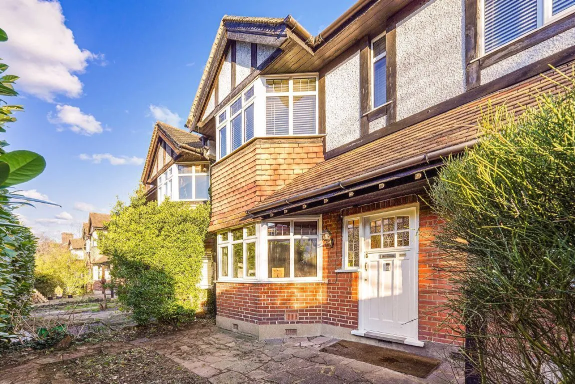 2 bed flat for sale, Woodleigh Gardens, SW16