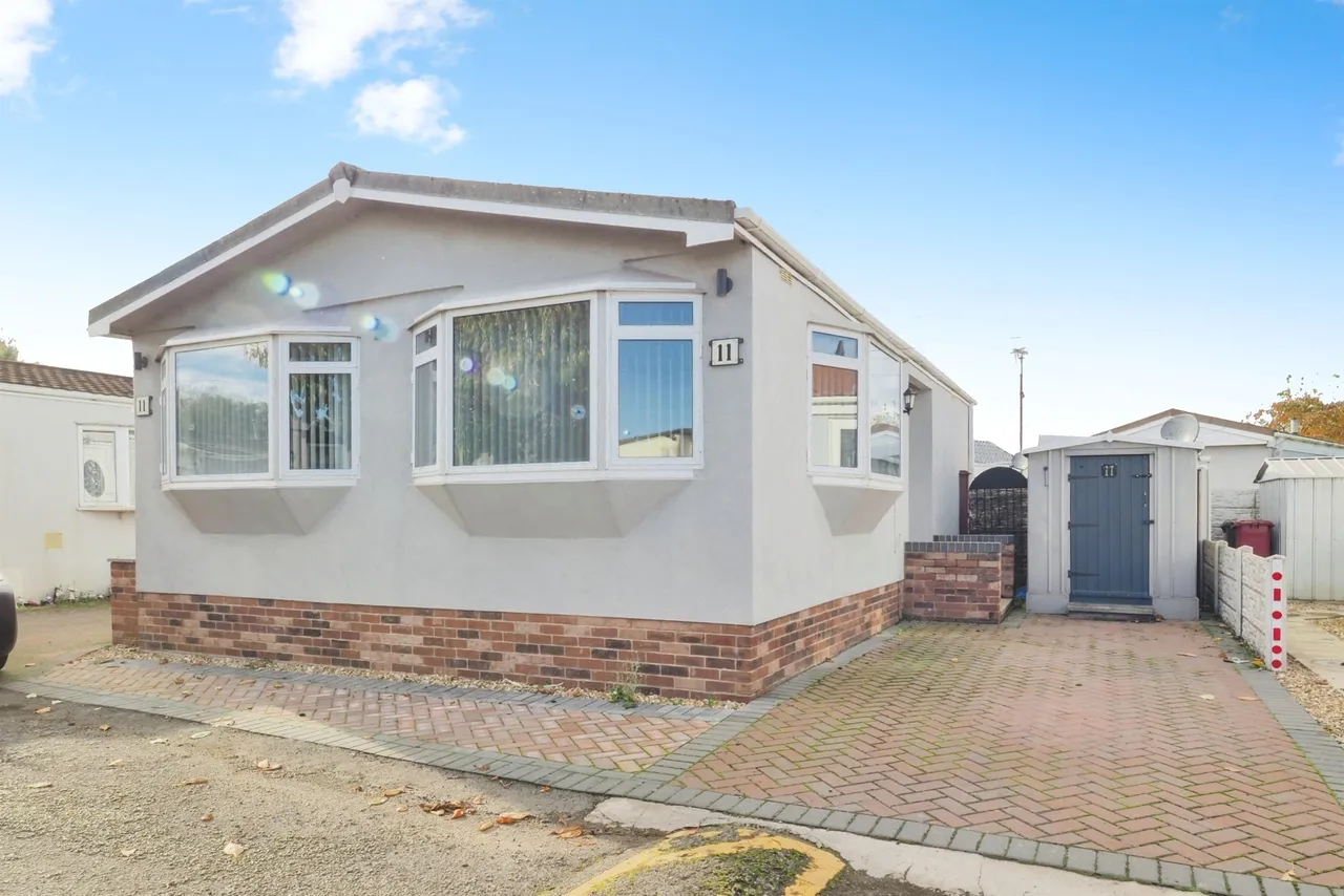 2 bed park home for sale — Cedar Avenue, Charnwood Park Estate, Scunthorpe