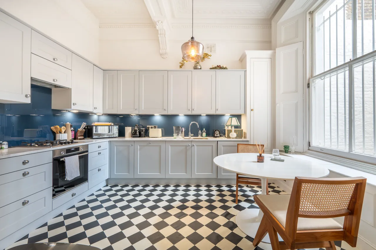 Flat 2, 97 Linden Gardens, London, photo 3