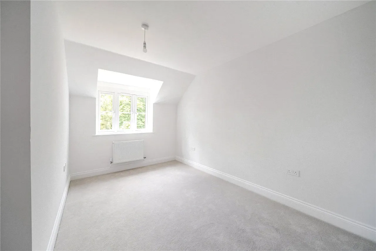 Fuggle Hop Close, Tongham, Farnham, Surrey, GU10 1GQ, photo 8